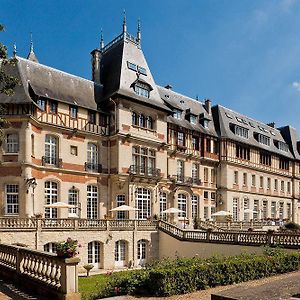 Chateau Jeanne & The Forest - Chateau De Montvillargenne